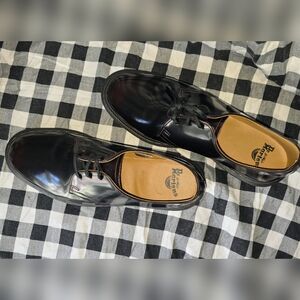 Dr Martens Archie II - NWOT